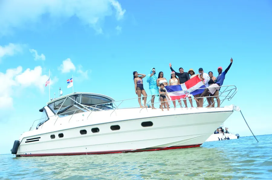 Hideaway 2, 40ft boat for private charter, up to 20 guests